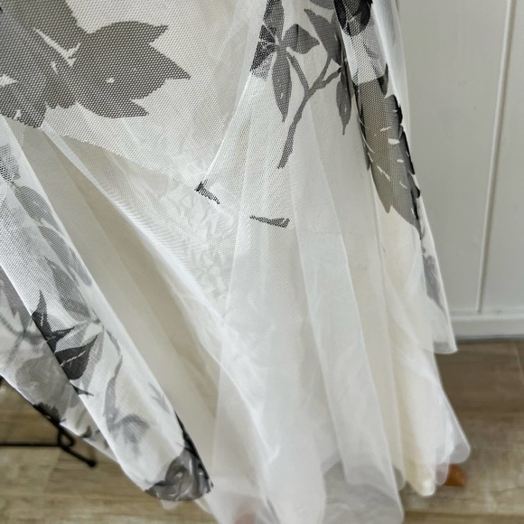 Eliza J. White and black floral, netted overlay dress semi- formal- size 14 - Picture 4 of 10